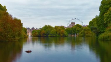 Londra'da Saint James Park suyolu
