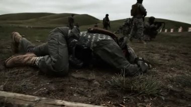 Gezinme asker ile aralığı arka planda av
