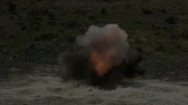 Ağır çekimde ateşli patlama