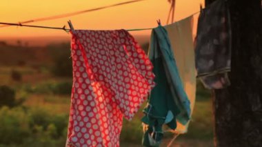 Bir clothesline ile Kenya kulübe.