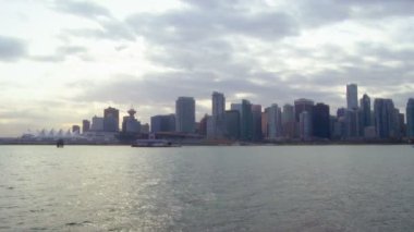 Su genelinde Vancouver manzarası