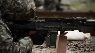 Birden çok makineli tüfek hızlı ateş