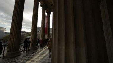 Londra National Gallery şartını