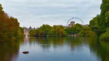 Londra'da Saint James Park suyolu