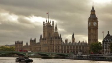 Westminster Sarayı ve Thames Nehri