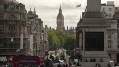 Londra'da Trafalgar Meydanı'nda White Hall vurdu