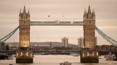 Londra 'daki Kule Köprüsü