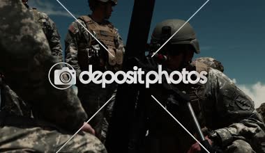 Havan topu fırlatıcıyı hedef alalı asker.