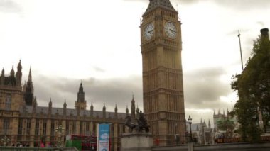 Westminster Sarayı ve Thames Nehri