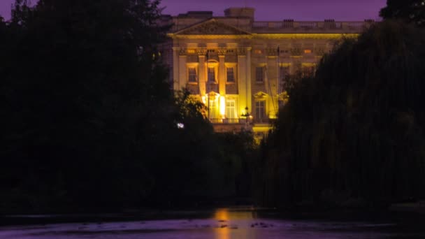 Buckingham Palace w Saint James Park — Wideo stockowe