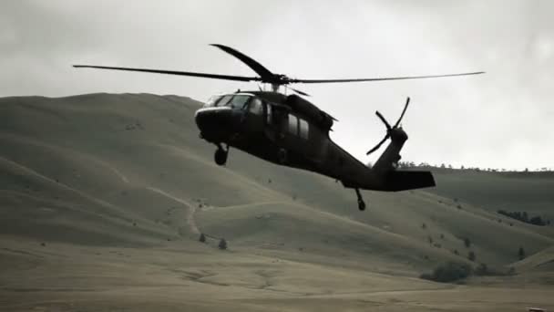 Black hawk helicopter lowering to land — Stock Video