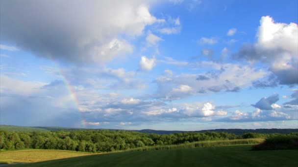 Arc-en-ciel vu à la campagne 