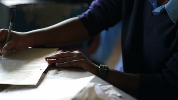 Students on the lesson studying in classroom in Kenya, Africa. — Stock videók