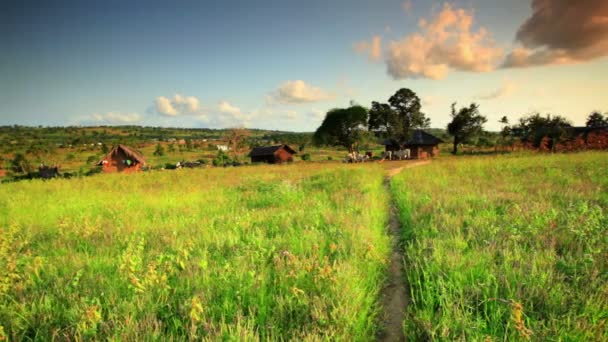 Pueblo de Kenia al norte de Mombassa . — Vídeos de Stock