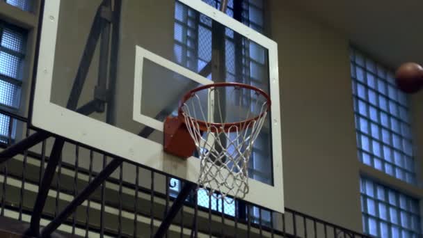 Close up van een gemiste basketbal schot. — Stockvideo