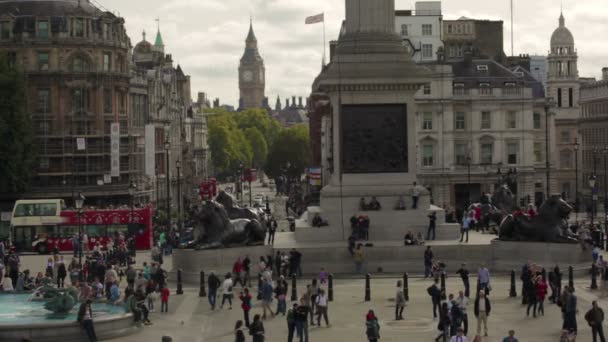 White Hall schot op Trafalgar Square in Londen — Stockvideo