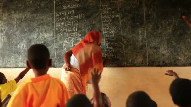 在肯尼亚，非洲课堂上充分的教训 — 图库视频影像