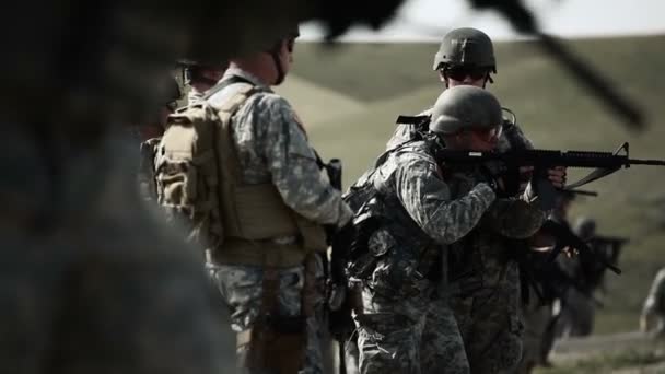 Line of soldiers during shooting drill — Stock Video