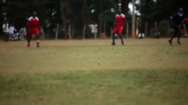 Keňský fotbalový/fotbalový zápas mezi dvěma týmy — Stock video