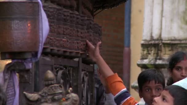 Gebeden draaien van Bhutan — Stockvideo