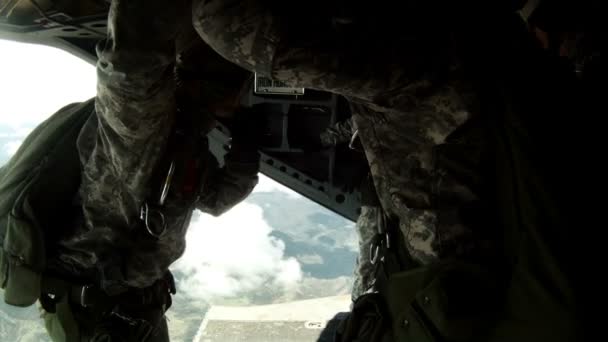 Filmati di un elicottero CH-47 Chinook in volo — Video Stock