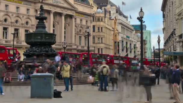 Piccadilly Circus strada trafficata — Video Stock