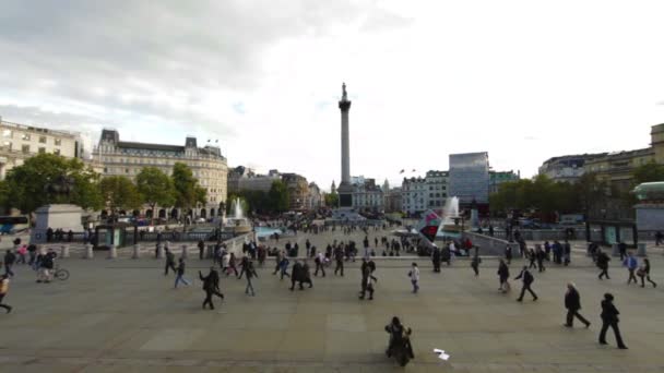 Londra'daki Trafalgar Meydanı'nın panoramik manzarası — Stok video