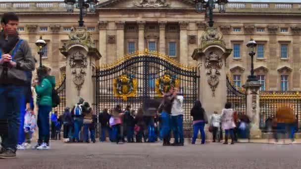 Buckinghamský palác v Londýně — Stock video