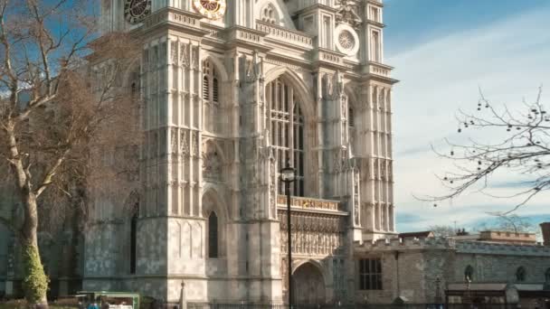 Westminster Abbey under a blue sky — Stock Video
