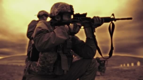 Kneeling soldier at target range — Stock Video