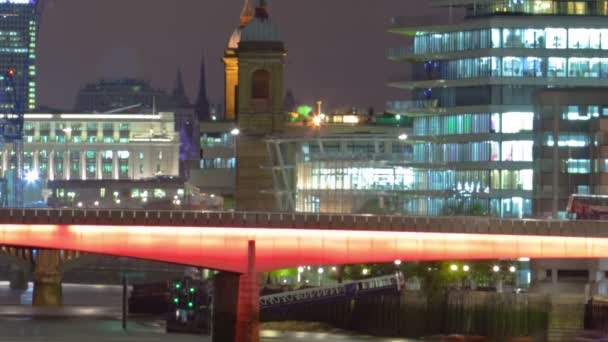 Waktu-selang dari London Bridge di London. Terpotong . — Stok Video