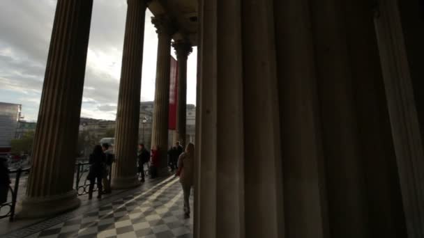 Pijlers van de National Gallery in Londen — Stockvideo