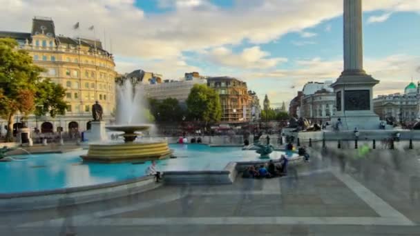 Trafalgar Square i London. — Stockvideo