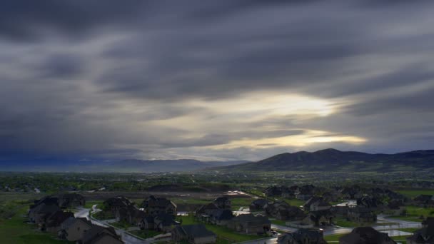 Ködfoltos naplemente Utah-völgy. — Stock videók