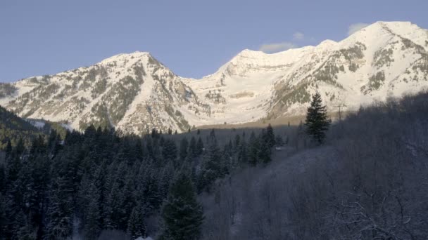 Amanecer sobre las montañas rocosas de Utah — Vídeo de stock