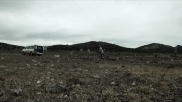 Tierra mostrando soldados preparando una demolición — Vídeo de stock