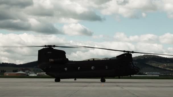 Ch-47 Chinook vrtulník startování — Stock video