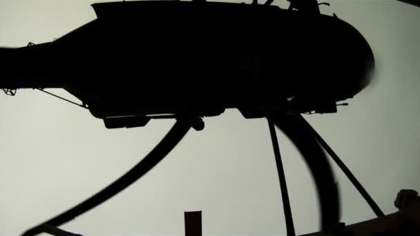 黑鹰直升机提升有效载荷 — 图库视频影像