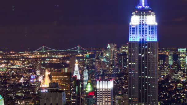 Das Empire State Building und New York City im Zeitraffer. beschnitten. — Stockvideo