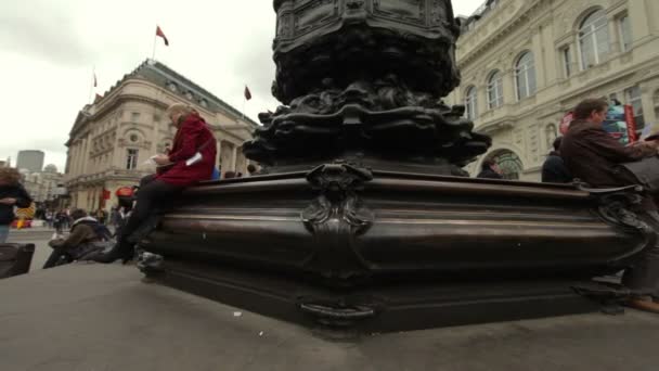 Piccadilly Circus оживленная улица — стоковое видео