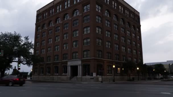 Antigo edifício do Texas School Book Depository . — Vídeo de Stock