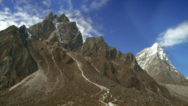 Picos de montanha no Nepal — Vídeo de Stock