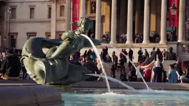 Fontana di fronte alla National Gallery di Londra . — Video Stock