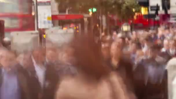 Menschen auf belebten Straßen in London — Stockvideo