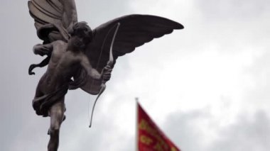 Londra'da Piccadilly Circus Eros heykeli sabit bir yakın çekim