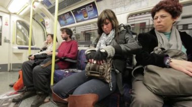 insanlar sitts içinde taşıma Londra tren