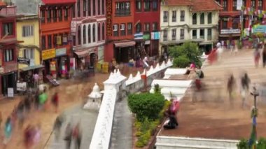 Boudhanath Stupa Kathmandu, sokaklarda dolaşan insanlar