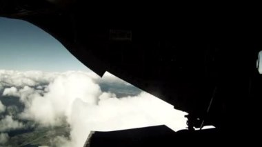 Ch-47 Chinook helikopteri arkaya atlama askerler
