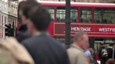 Piccadilly Circus işlek cadde