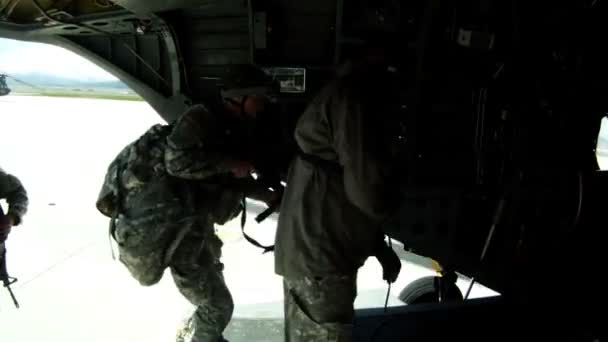 Soldiers boarding a CH-47 Chinook Helicopter — Stock Video